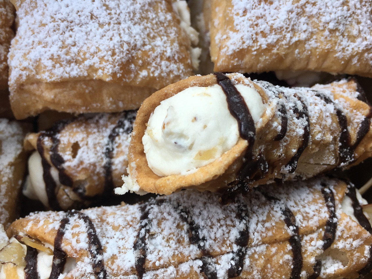 dessert-cannoli